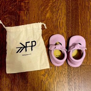 Freshly Picked knotted bow mocc mini sole size 4